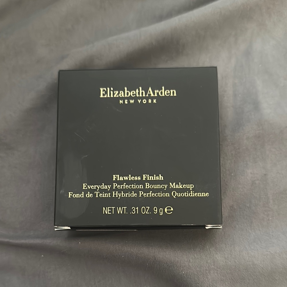 Elizabeth Arden Flawless Finish Makeup - Black